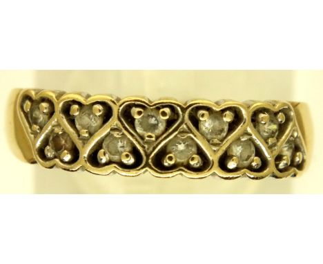 9ct gold stone set heart ring. P&amp;P Group 1 (£14+VAT for the first lot and £1+VAT for subsequent lots) 