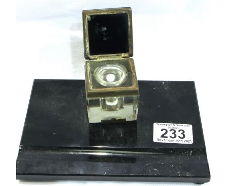 An Art Deco black glass desk stand, having a single inkwell and pen tray, 18 x 13 cm. P&amp;P Group 2 (£18+VAT for the first 
