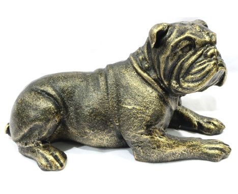 A bronzed cast iron recumbent bulldog, L: 25 cm. P&amp;P Group 3 (£25+VAT for the first lot and £5+VAT for subsequent lots) 