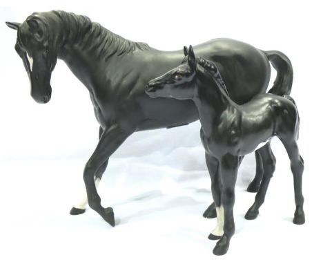 Beswick Black Beauty and Foal figurines, largest L: 22 cm. No cracks, chips or visible restoration. P&amp;P Group 2 (£18+VAT 