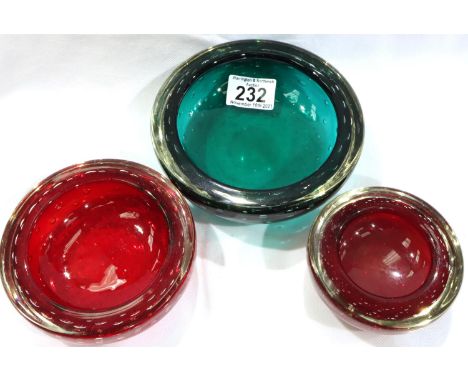 Three Whitefriars controlled bubble bowls, largest D: 15 cm, no cracks, chips or visible restoration. P&amp;P Group 3 (£25+VA