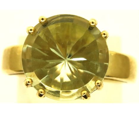 9ct yellow gold topaz solitaire ring, size N, 6.0g. P&amp;P Group 1 (£14+VAT for the first lot and £1+VAT for subsequent lots