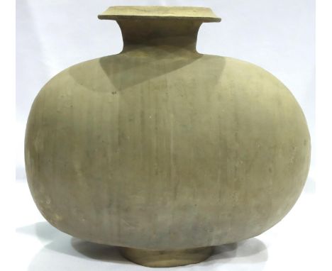 Large Chinese Han Dynasty cocoon vase, H: 27 cm. P&amp;P Group 3 (£25+VAT for the first lot and £5+VAT for subsequent lots) 