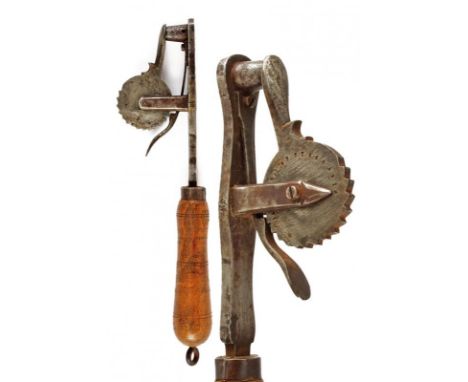 dating: Mid 19th Century provenance: Italy, Small, vertical barrel, the lid with toothed wheel numbered from 0 to 15. Turned 