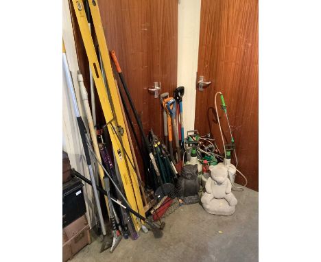 Large quantity of gardening tools, forks, spades, loppers and others