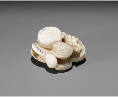 HOSHINSAI: AN IVORY NETSUKE OF A GROUP OF CLAMSBy Hoshinsai, signed HoshinsaiJapan, 19th century, Edo period (1615-1868)Carve