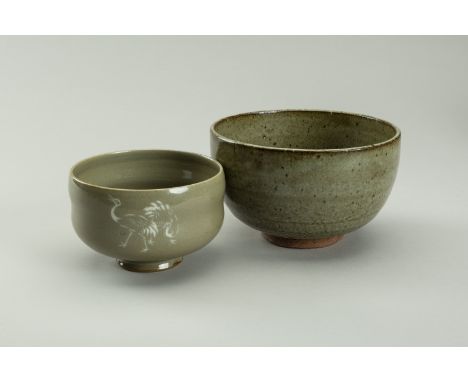 A LOT WITH TWO GREEN GLAZED CERAMIC BOWLSJapan, 20th century, Showa period (1926-1989) The first molded with an undulating cy
