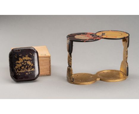 A LOT WITH A DRUM SHAPED LACQUERED SAKE SET AND A LACQUER BOX, 19th CENTURYJapan, 19th century The sake set in shape of a dru