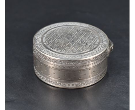 A French 925 grade white metal circular box, engine-turned throughout with 925 standard mark, makers mark V&amp;I with horse,