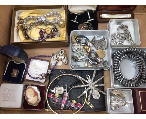 Group of vintage costume jewellery including Butler &amp; Wilson spider brooch and bee brooch, Lalique pendant and matching r