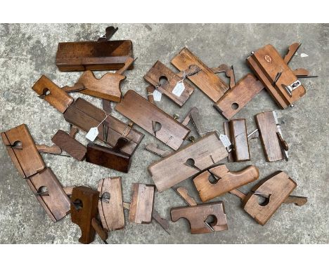 Collection of 22 antique woodworking planes to include dado planes, moulding planes, rebate, coach-makers rebate planes etc, 