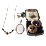 Group of Edwardian and later 9ct gold and yellow metal jewellery