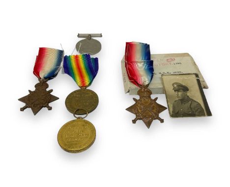 Group of First and Second World War campaign medals comprising 1914 - 15 Star named to 1891 PTE. W. R. E. Dood. Glouc. R. (Wi