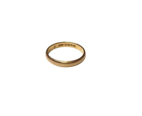 22ct gold wedding ring (Birmingham 1927), size P½Weight 3.7 grams 
