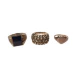 9ct gold knot ring, 9ct gold black onyx signet ring and another 9ct gold signet ring (3)