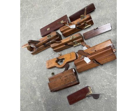 Collection of 11 antique woodworking planes to include a Fillster plane by W. Greenslade of Bristol, beechwood router plane b