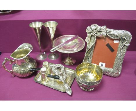 A Modern Italian lorenzi Argenti Photograph Frame, on easel back, overall height 26cm; together with a plated pedestal dish, 