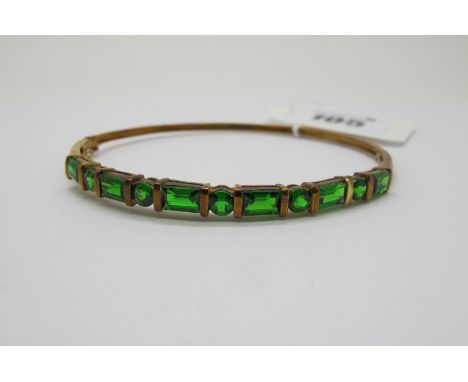 A Modern Bangle, circular and rectangular bar set to the front, hinged to snap clasp, stamped "9k" (internal diameter 6.5cm) 