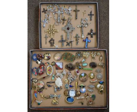 Large collection of costume jewellery, brooches, enamel badges, crucifixes etc   Condition: 