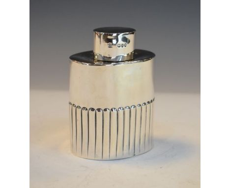 Victorian silver oval tea caddy having reeded decoration, London 1894, 3.8oz approx   Condition: 