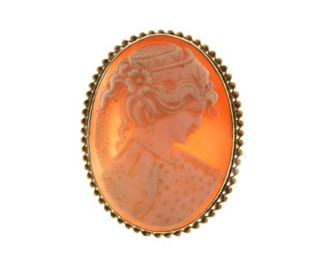 9ct gold mounted oval cameo depicting head and shoulders portrait of a lady   Condition: 