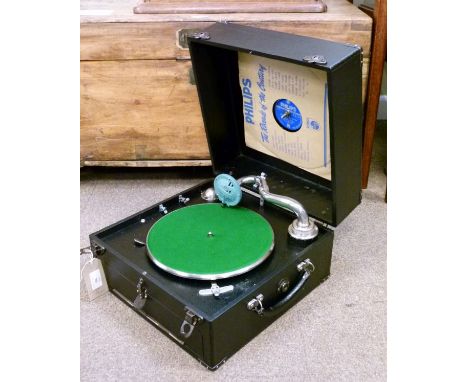 Vintage 'Songster' portable wind-up gramophone in a black rexine case   Condition: 