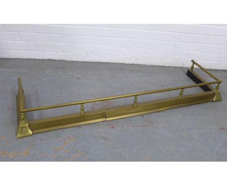Brass fender, 134 x 36cm.