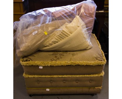 BOX OF CURTAINS + POUFFE