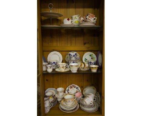 LOT OF ASSORTED TEA CUPS + SAUCERS