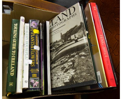 COLLECTION OF VINTAGE "DISCOVERING ANTIQUES" + LOT OF BOOKS