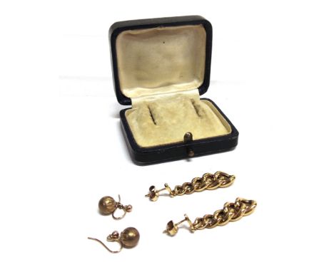 A PAIR OF 9CT GOLD GRADUATED CURB-LINK DROP EARRINGS and a pair of spherical bead earrings with shepherd's crook fittings, st