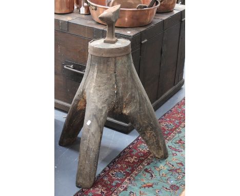 AN EARLY NAVAL CAST IRON DECK ANVIL ON HEWN TRUNK FORM BASE