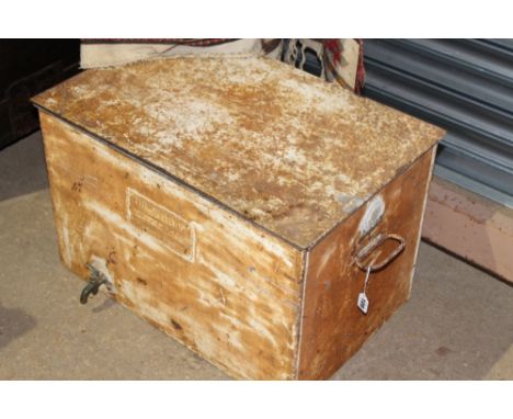 A VINTAGE PORTABLE ICE BOX/COOLER