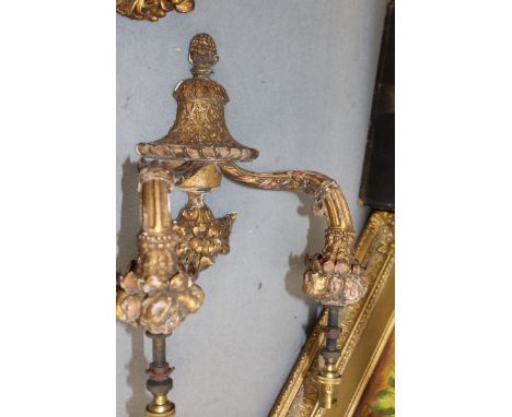 A PAIR OF FRENCH STYLE CARVED GILTWOOD TWIN LIGHT WALL SCONCES. ELECTRIFIED.