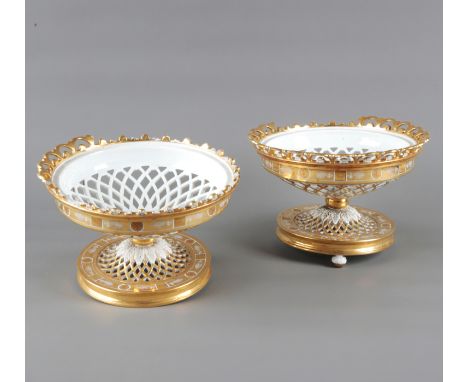 A PAIR OF DARTE FRÈRES PARIS PORCELAIN PEDESTAL COMPORTSmarked to the bases, the lattice pierced bowls decorated with gilding