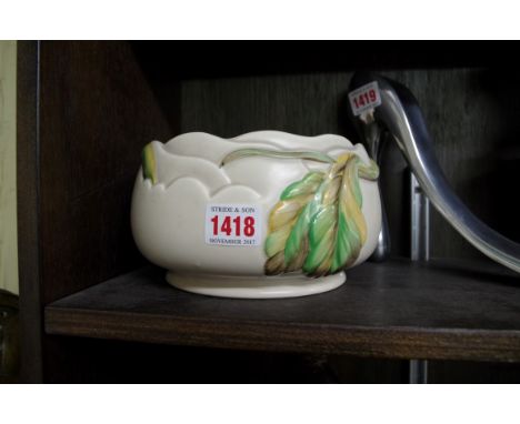 A Clarice Cliff bowl, 19cm diameter. 
