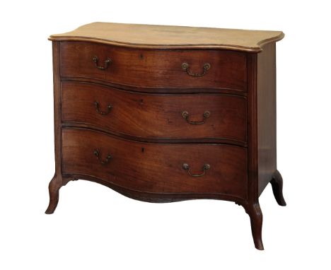 A FINE GEORGE III MAHOGANY SERPENTINE COMMODE with three graduated drawers retaining the original gilt brass handles (two rep