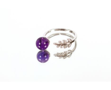 A&nbsp;925 leaf shaped ring,&nbsp;set with purple stone