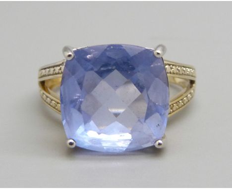 A silver gilt blueberry quartz ring, N 
