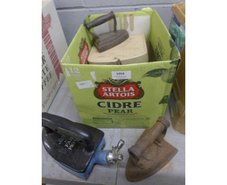 A collection of vintage irons **PLEASE NOTE THIS LOT IS NOT ELIGIBLE FOR POSTING AND PACKING** 