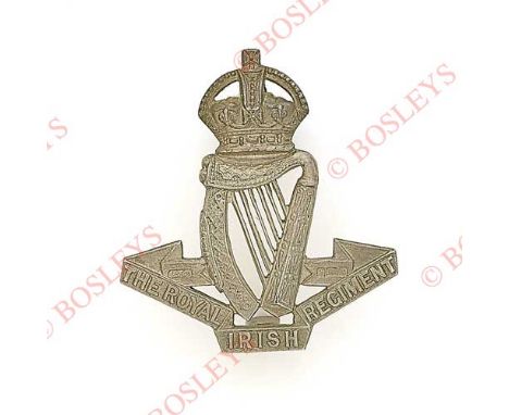 Badge. Royal Irish Regiment Officer’s 1904 hallmarked silver cap badge. A fine die-cast example by J & Co (Jennens)with Birmi