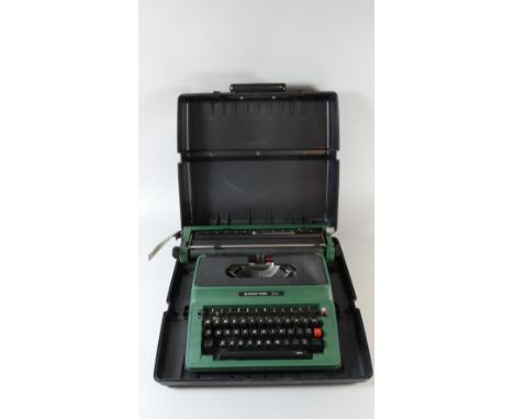 A Vintage Silver Reed 500 Manual Typewriter in Original Case