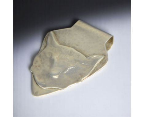 Modern silver money clip, with applied cat/fox head and planished finish throughout, hallmarked Jonathan Braganza, London 201