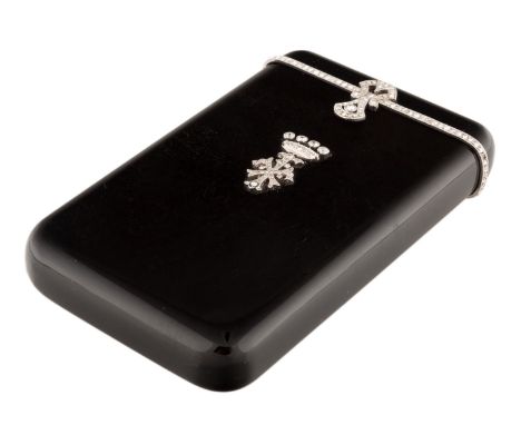 AN EARLY 20TH CENTURY ONYX AND DIAMONDS CIGARETTE CASEthe rectangular polished onyx case of elliptical section with millegrai