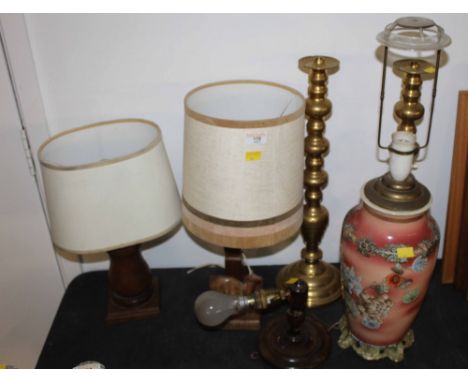 A Japanese Satsuma pottery electric table lamp (hairline crack) decorated with flowers on a peach ground on a cast brass base