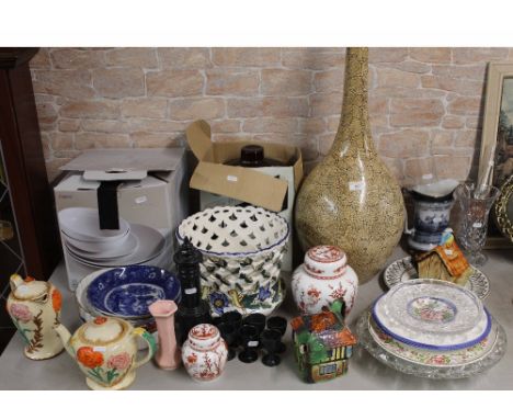 A modern crackle ware style ceramic bottle shaped vase, 68 cm high and a Coalport bone china "Indian Tree coral" ginger jar, 
