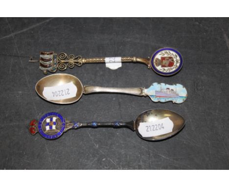 A George V silver souvenir teaspoon, the terminal enameled with Winchester Castle Ship portrait, 11.5 cm long (slight chippin