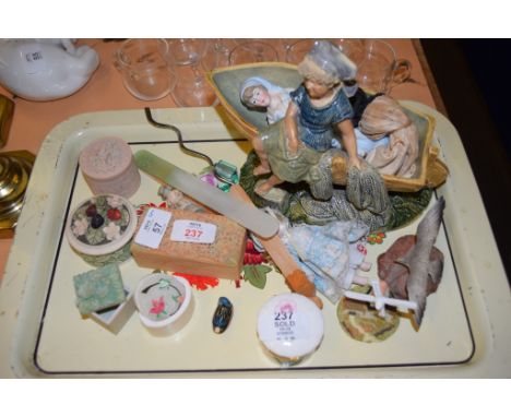 TRAY CONTAINING VARIOUS CERAMIC ITEMS INCLUDING A SMALL DOLL AND POTTERY MODEL OF A YOUNG GIRL