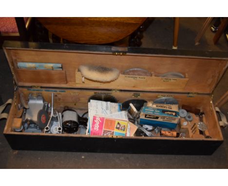 WOODEN TOOL BOX TOGETHER WITH CONTENTS, INCLUDING SANDING PLATES, DISCS ETC