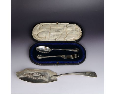 George III silver fish slice, with engraved initial to handle and pierced and engraved decoration to blade, hallmarked London